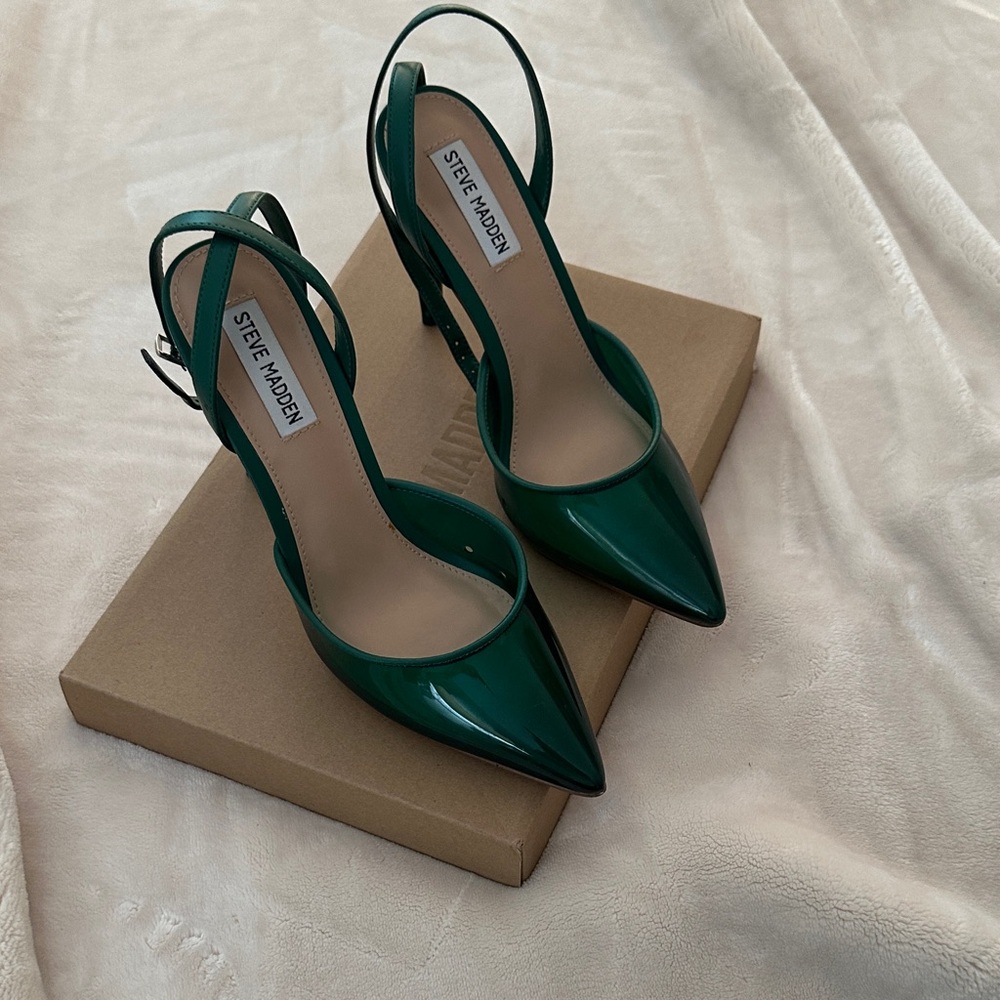 Steve Madden Emerald Slingback Heels
